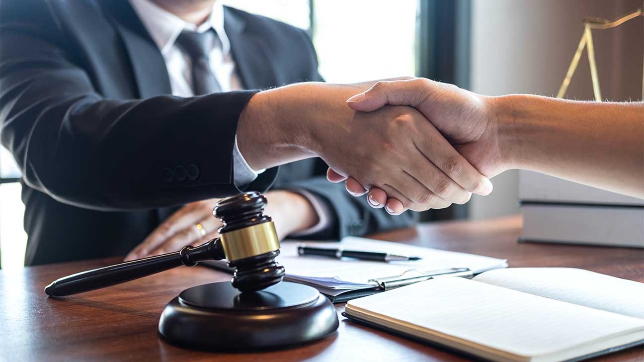 What Should Accident Victims Know Before Hiring a Personal Injury Lawyer in New York?